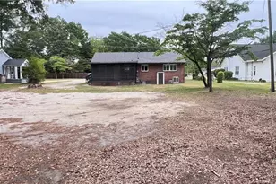 212 Peachtree St, Red Springs, NC 28377 - Photo 10
