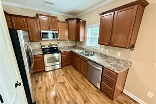 422 Jamestown Ave, Fayetteville, NC 28303 - Photo 6