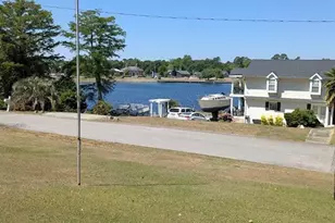 3647 Lakeshore Dr, Hope Mills, NC 28348 - Photo 2