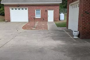 3647 Lakeshore Dr, Hope Mills, NC 28348 - Photo 28