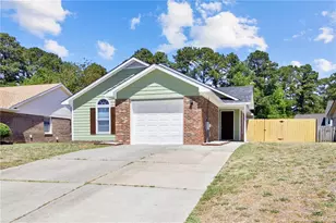 5772 Pepperbush Dr, Fayetteville, NC 28304 - Photo 2