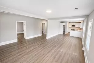 304 S Patterson St, Maxton, NC 28364 - Photo 8