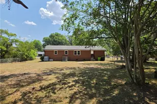 220 Cecil Ave, Spring Lake, NC 28390 - Photo 4