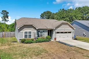 607 Roanoke Dr, Raeford, NC 28376 - Photo 2