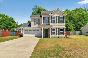 1213 Screech Owl Dr, Hope Mills, NC 28348 - Photo 2