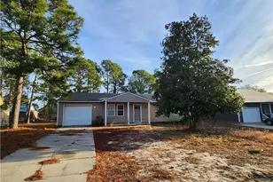 408 Sheila St, Hope Mills, NC 28348 - Photo 2