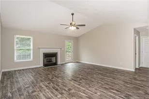 402 Roundtree Dr, Fayetteville, NC 28303 - Photo 16