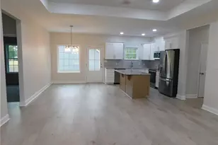 469 E Poplar St, Bladenboro, NC 28320 - Photo 4
