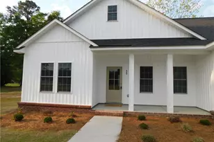 469 E Poplar St, Bladenboro, NC 28320 - Photo 2