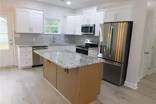 469 E Poplar St, Bladenboro, NC 28320 - Photo 8