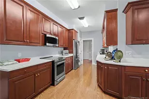 1004 Wentworth Ct, Sanford, NC 27330 - Photo 8