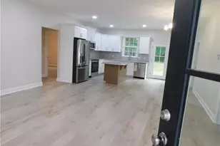 605 5th St, Bladenboro, NC 28320 - Photo 2