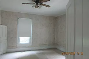 215 E Maple St, Mount Olive, NC 28365 - Photo 8