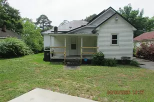 215 E Maple St, Mount Olive, NC 28365 - Photo 2