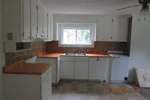 215 E Maple St, Mount Olive, NC 28365 - Photo 12