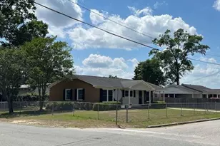 1412 McArthur St, Lumberton, NC 28358 - Photo 4