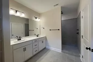 220 Gallery Dr, Spring Lake, NC 28390 - Photo 6