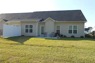 210 Oak Pointe Circle, Lumberton, NC 28358 - Photo 8