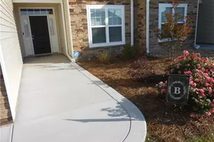 210 Oak Pointe Circle, Lumberton, NC 28358 - Photo 4