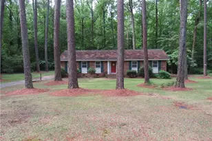 314 Mayflower Cir, Sanford, NC 27330 - Photo 2