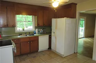314 Mayflower Cir, Sanford, NC 27330 - Photo 4