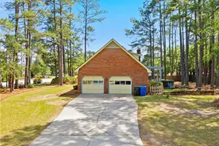 390 Hilliard Dr, Fayetteville, NC 28311 - Photo 2