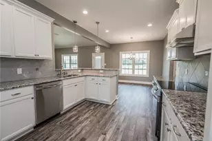 1102 W Carthage Rd, Lumberton, NC 28360 - Photo 14