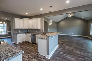 1102 W Carthage Rd, Lumberton, NC 28360 - Photo 10