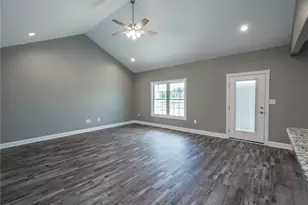 1102 W Carthage Rd, Lumberton, NC 28360 - Photo 10