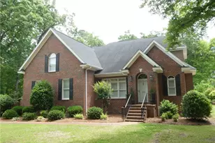 202 Walnut Cove Dr, Lumberton, NC 28358 - Photo 1