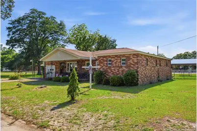 409 N 4th Street, Saint Pauls, NC 28384 - Photo 2