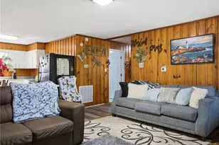 409 N 4th St, Saint Pauls, NC 28384 - Photo 6
