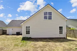 1424 Avoncroft Dr, Fayetteville, NC 28306 - Photo 34