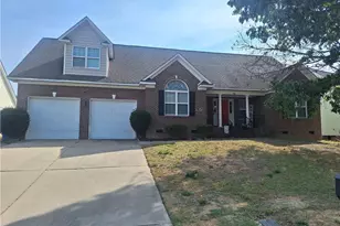 1941 Abbeydale Ln, Fayetteville, NC 28304 - Photo 2