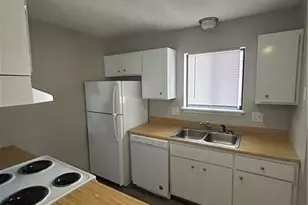 909 Applewood Ln, Fayetteville, NC 28303 - Photo 2