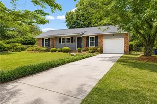 5056 Hampshire Dr, Fayetteville, NC 28311 - Photo 2