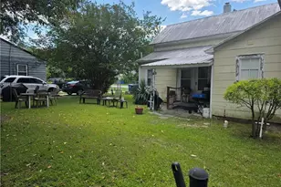211 S Elm Ave, Dunn, NC 28334 - Photo 2
