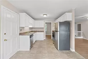 2109 Hollyridge Pl, Fayetteville, NC 28304 - Photo 12
