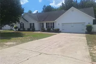 3681 Pioneer Dr, Hope Mills, NC 28348 - Photo 2