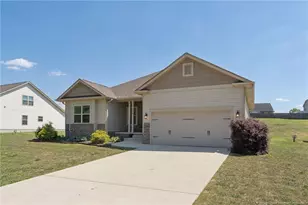 220 Glendale Cir, Sanford, NC 27332 - Photo 2