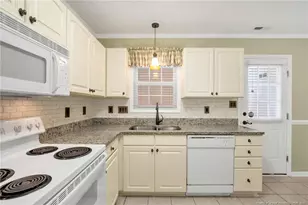 425 Cityview Ln, Fayetteville, NC 28301 - Photo 8