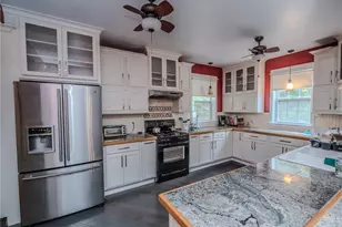 212 E 3rd Ave, Red Springs, NC 28377 - Photo 10
