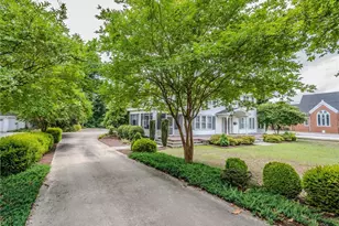 212 E 3rd Ave, Red Springs, NC 28377 - Photo 4