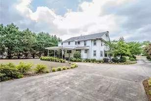 212 E 3rd Ave, Red Springs, NC 28377 - Photo 2