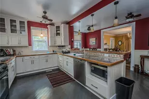 212 E 3rd Ave, Red Springs, NC 28377 - Photo 12