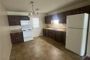 2303 Oak St, Lumberton, NC 28358 - Photo 4