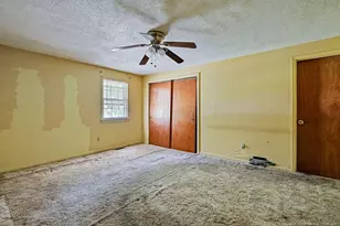 708 Bullard St, Roseboro, NC 28382 - Photo 16