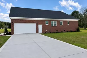 18 Floral Springs Rd, Lumberton, NC 28360 - Photo 4