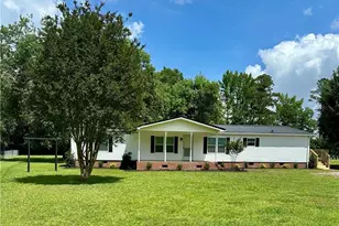 142 Phillips Dr, Lumberton, NC 28358 - Photo 2