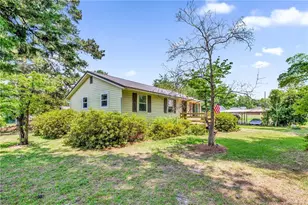219 E Clinton St, Autryville, NC 28318 - Photo 1
